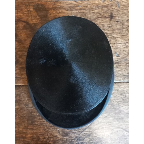 342 - A Woodrow & Sons black silk top hat with hat box. Front to back 19cm, side to side 15cm.