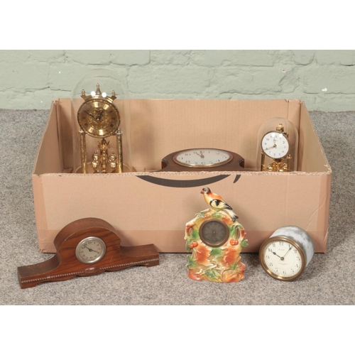 202 - A box of anniversary/mantle clocks and a tray of pocket watches, to include H. pidduck and sons 8 da... 