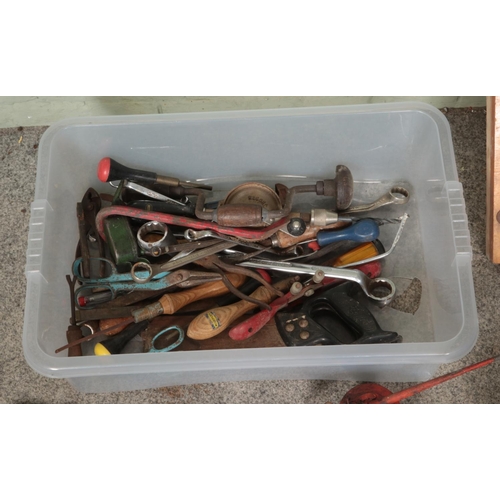 280 - A collection of assorted tools to include hand saws, screwdrivers, clamp, oil can, etc.