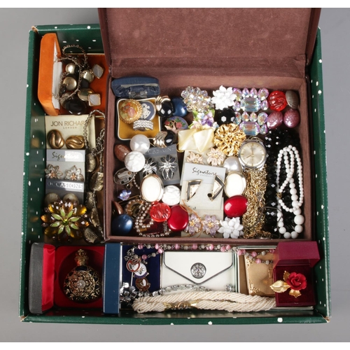 58 - A tray of assorted costume jewellery, to include beaded necklaces, scarf clips, earrings, Rotary Rot... 