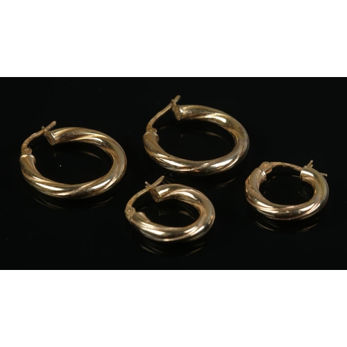 465 - Two pairs of 9ct gold hoop earrings. 2g.