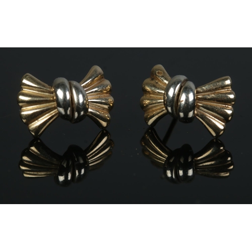 484 - A pair of 9ct stud earrings formed as small bows. Total weight 3.2g.