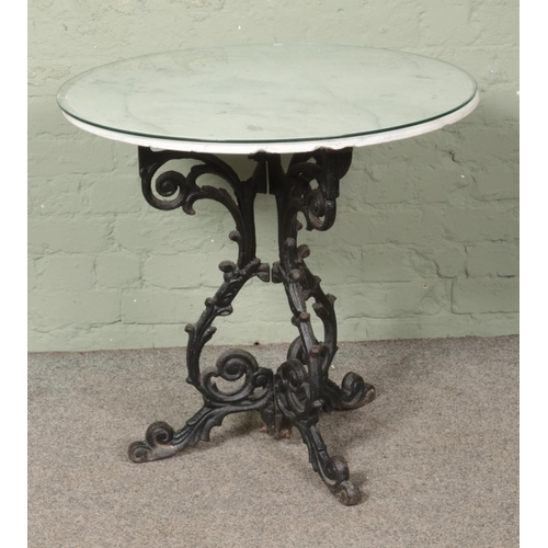 595 - A marble topped circular table, with cast iron Tavern style tripod base. Height: 72cm, Diameter: 76c... 