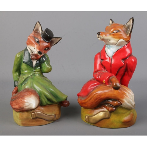 512 - A pair of Bloor China (Stoke-On-Trent) Green and Red Seated Fox Figures.Red Figure - H:19cmGreen Fig... 