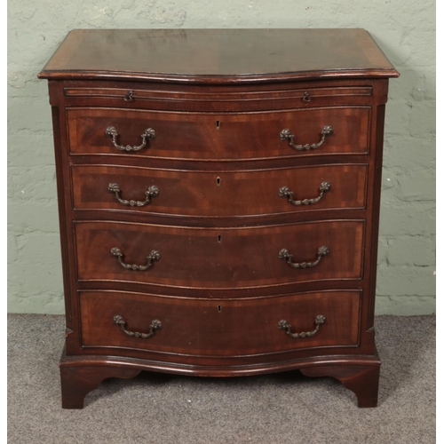 554 - A small mahogany serpentine chest of four drawers with brushing slide 

Hx77cm
Wx71cm
Dx49cm