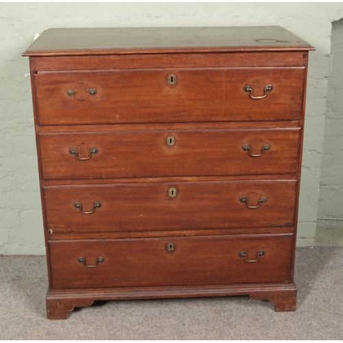 589 - A Georgian oak chest of drawers with brass swan neck handles and escutcheons.

Hx106cm
Wx100cm
Dx54c... 