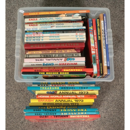 255 - A box of assorted vintage children's annuals, to include Beezer, Eagle, Blue Peter and Cor!!