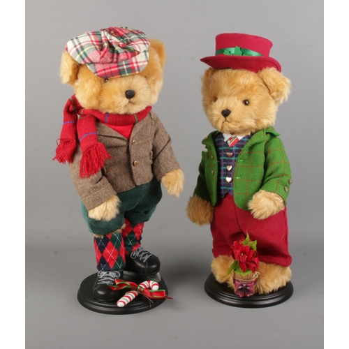 132 - Two boxed Danbury Mint collectable Christmas bears, Duncan 2015 and Gilbert 2019.