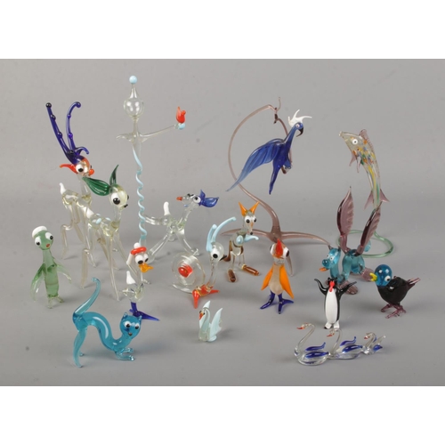 137 - A large quantity of Murano style glass animals.