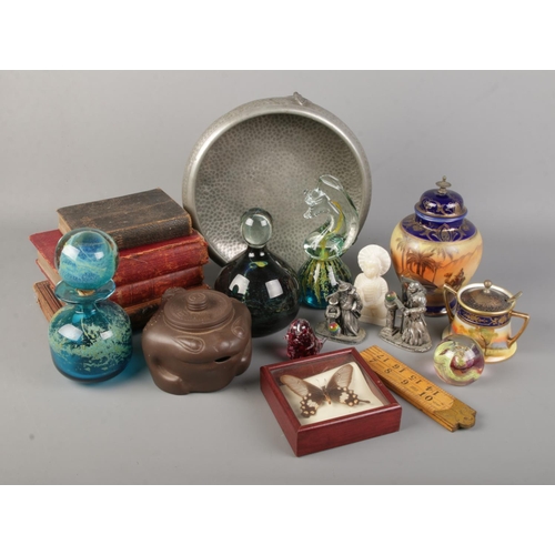 168 - A quantity of collectables. Includes Chinese frog teapot, Mystic Legends figures, books, Noritake, C... 