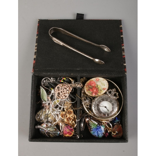 175 - A small collection of costume jewellery, to include necklaces, scarf clip, quartz pocket watch, toge... 