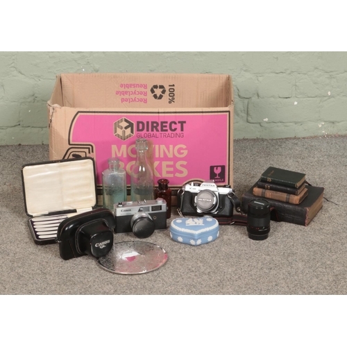 239 - One box of assorted miscellaneous items, containing camera equipment including Canon Canonet QL19, W... 