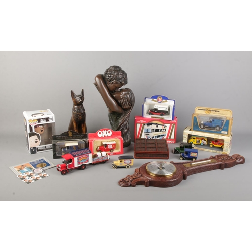 275 - A quantity of assorted collectables, to include La Anina composite figure group, die-cast vehicles, ... 