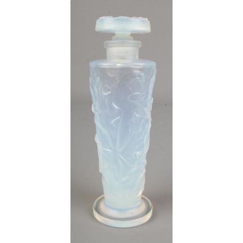 488 - A Sabino Paris opalescent tapering scent bottle.

Hx11.5cm