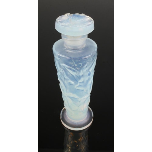 488 - A Sabino Paris opalescent tapering scent bottle.

Hx11.5cm