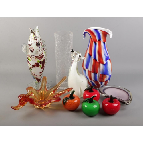 79 - A collection of art glass. To include sunburst bird dish, crackle glass vase, fruit, Murano style fi... 