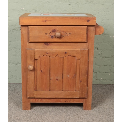 535 - A small pine kitchen unit, with tiled top. Height: 82cm, Width: 74cm, Depth: 47cm.