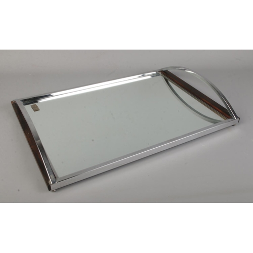 90 - An Art Deco chrome mirrored cocktail tray made by DS Regent Products.

Lx37cm 
Wx31cm