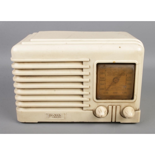 125 - A vintage circa 1930's Fada Radio And Electric Co. white bakelite radio, model LW53.