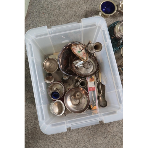 201 - A box of assorted metal wares to include brass teapot on burner, stirrups with integrated spurs, sil... 