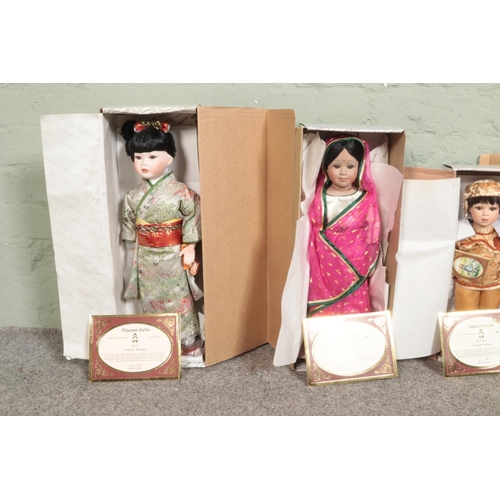 219 - Five boxed dolls, to include Franklin Heirloom wizard and four Alberon examples including Mai, Ming ... 