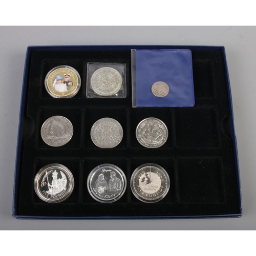 35 - A collection of assorted coinage, mainly commemorative examples including two 2006 Elizabeth II '80 ... 