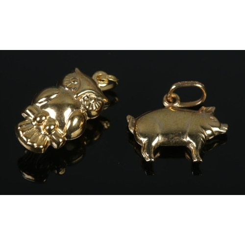 383 - Two 9ct Gold charms, formed as a pig and an owl. Total weight: 1.8g