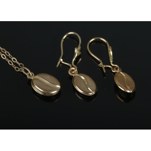 386 - A 9ct Gold jewellery suite, consisting of coffee bean earrings and necklace pendant, on dainty chain... 