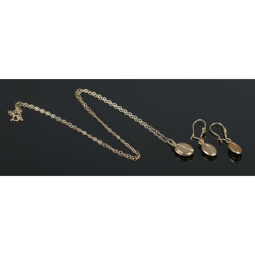 386 - A 9ct Gold jewellery suite, consisting of coffee bean earrings and necklace pendant, on dainty chain... 