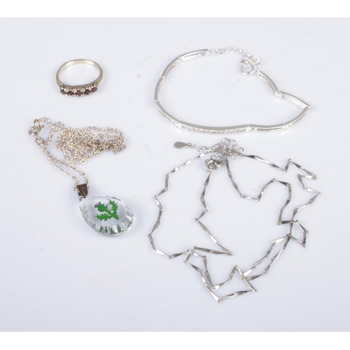 399 - A small collection of silver jewellery to include garnet set ring, thistle pendant on chain, necklac... 