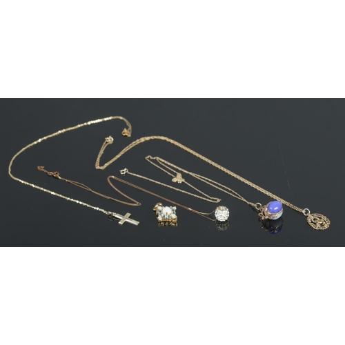 401 - A collection of assorted 9ct Gold oddments, to include swivel fob on chain, crucifix pendant, Pandor... 