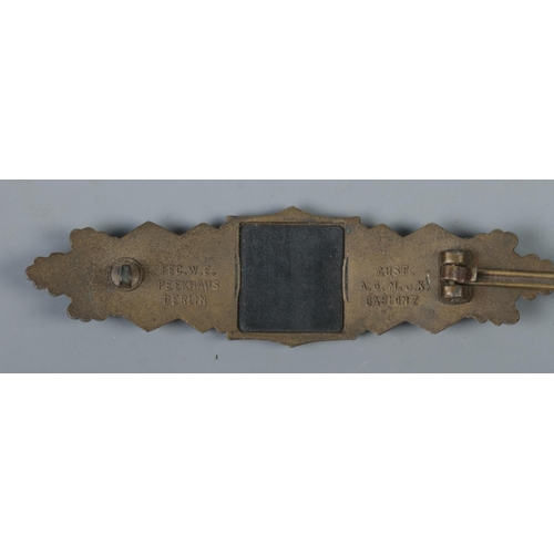 473 - German Third Reich WW2 Army / Waffen SS Close Combat Clasp in bronze. The reverse bears in relief F.... 