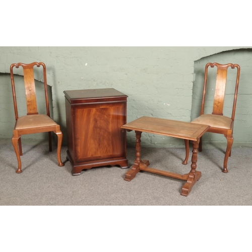 532 - A pair of Queen Anne style dining chairs, together with a small oak occasional table and mahogany ta... 