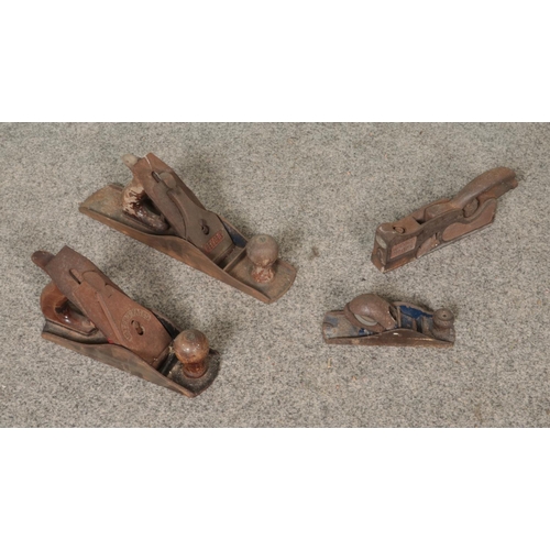 149 - A collection of metal woodworking planes to include Record, Millers Falls, etc.