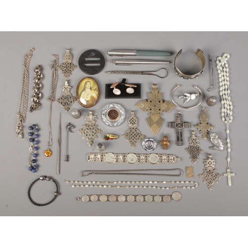 30 - A box of assorted collectables, to include rosary beads, Parker pens, crucifix pendants, cufflinks, ... 