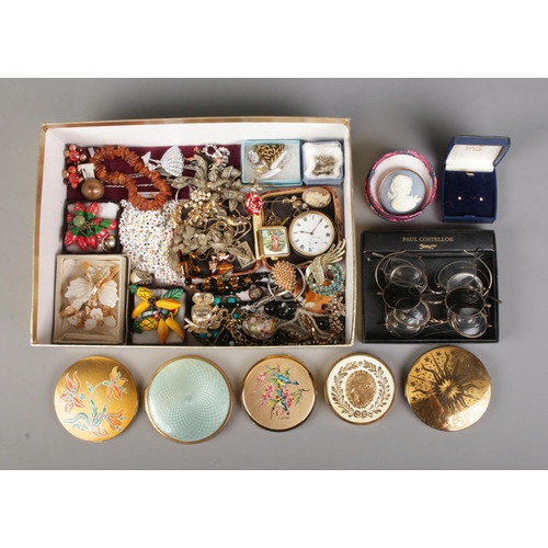 40 - A tray of assorted collectables and vintage jewellery, to include glasses, powder compacts, Nirvana ... 