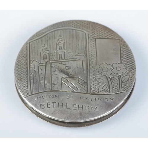 384 - An 833 silver powder compact bearing Church of Nativity Bethlehem scene, together with a Sterling si... 