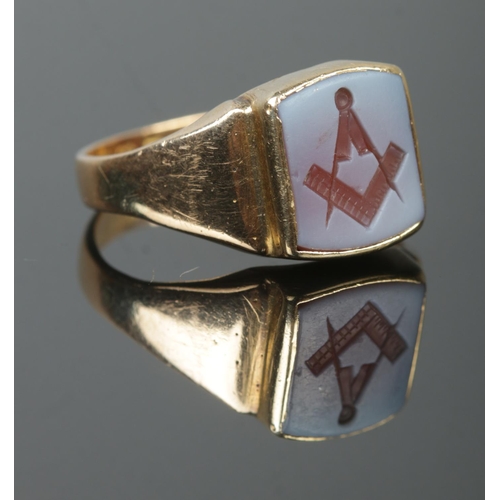 394 - A Victorian 18ct Gold Masonic signet ring, set with hardstone intaglio featuring square and compass.... 