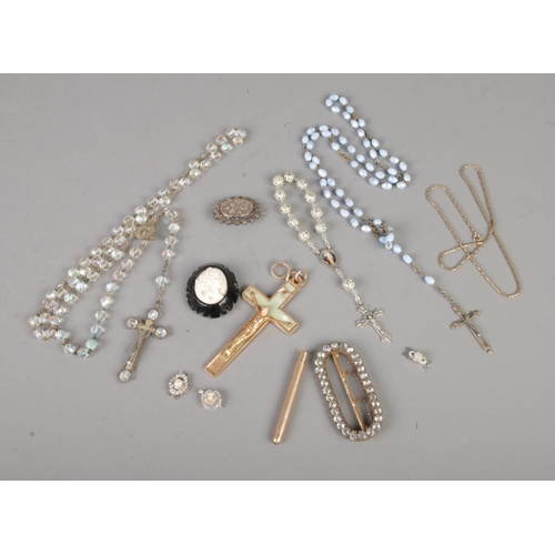 419 - A small selection of jewellery including an antique silver brooch, jet cameo brooch, rosary beads et... 