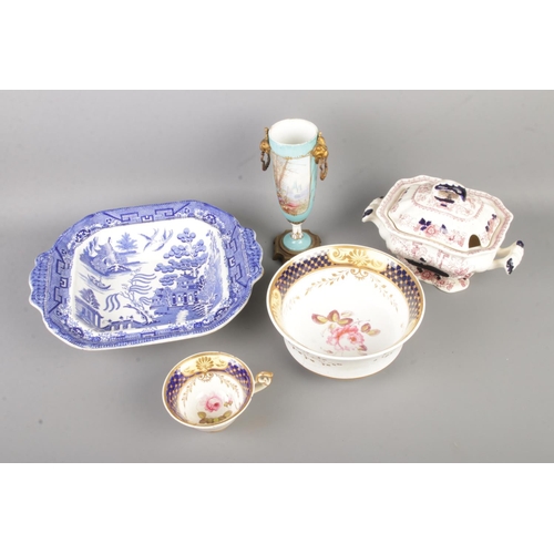 70 - A small collection of 19th century pottery to include H&R Daniel London pattern 3824 tea cup and bow... 