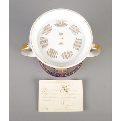 96 - A limited edition Spode loving cup, produced to commemorate the enlargement of the European Communit... 