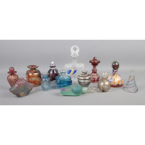 124 - A collection of art glass, mainly scent bottles. To include Isle of Wight, Art Nouveau Glass Co., Md... 