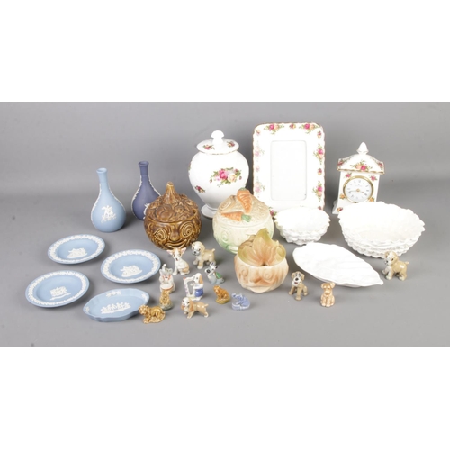 28 - A collection of assorted ceramics to include Royal Albert Old Country Roses, Wedgwood, Sylvac, Wade,... 