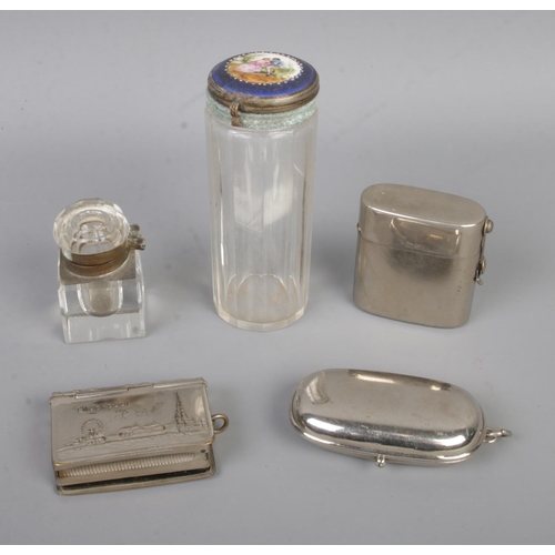 472 - A small collection of vintage white metal items to include inkwells, novelty Blackpool book stamp ca... 