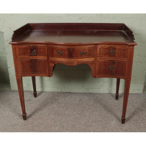 526 - An Edwardian mahogany and satin wood inlay dressing table with serpentine front and gallery top.

Hx... 