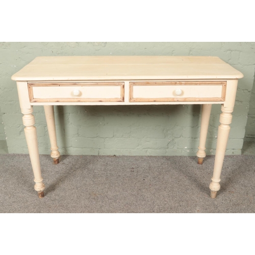 530 - A Victorian pine farmhouse style side table with two drawers.

Hx72cm
Wx112cm
Dx49cm