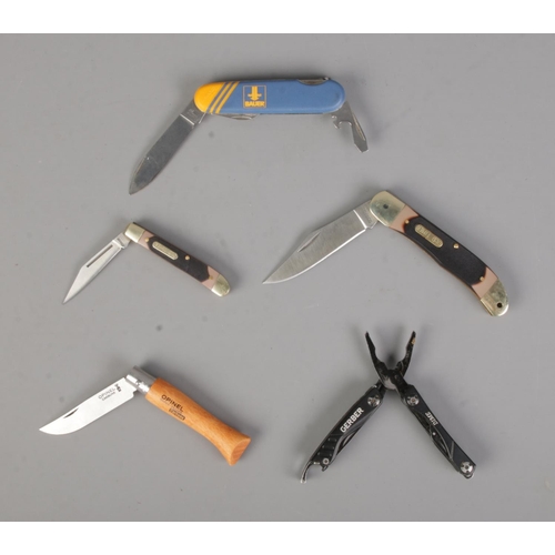 27 - A collection of assorted pocket knives to include Schrade Old Timers, Gerber Dime, Opinel Carbone.