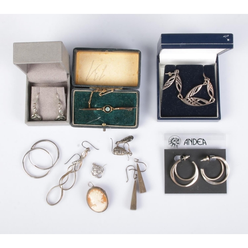 349 - A collection of silver jewellery to include Carrick Rennie Mackintosh necklace and earring suite, 80... 