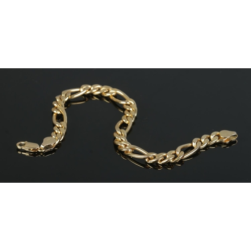 358 - A 14ct Gold figaro link bracelet chain, stamped 14kt to the clasp. Weight: 7.8g Length: 20cm.