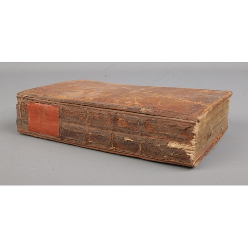 395 - An Eighteenth Century leather bound book; 'C. Julii Caesaris et A. Hirtii De rebus a C. Julio Caesar... 